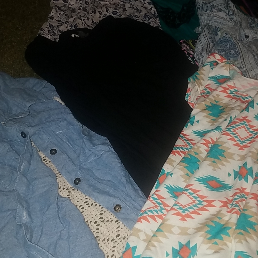 Tops - Picture 5 of 8
